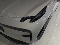 2023 Zeekr X 4WD YOU 5-seat, белый — фото 24