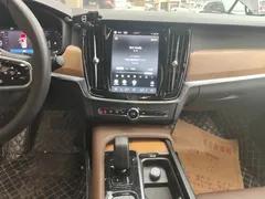 2023 Volvo S90, чёрный — фото 13