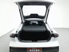 2022 Changan UNI-V 1.5T Premium, белый — фото 16