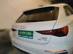 2023 Audi A3 Sportback 35 TFSI Luxury Sport, белый — фото 3