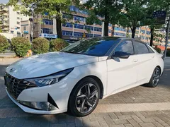 2021 Hyundai Elantra 1.5L CVT LUX Premium, белый — фото 3
