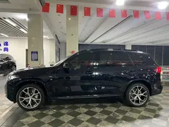 2023 BMW X5 30Li Premium M Sport Night Package, чёрный — фото 3