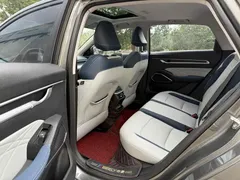 2022 Geely Emgrand 4th Gen 1.5L CVT Flagship — фото 8