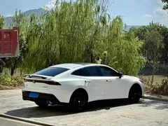 2023 Changan UNI-V 1.5T Premium, белый — фото 4
