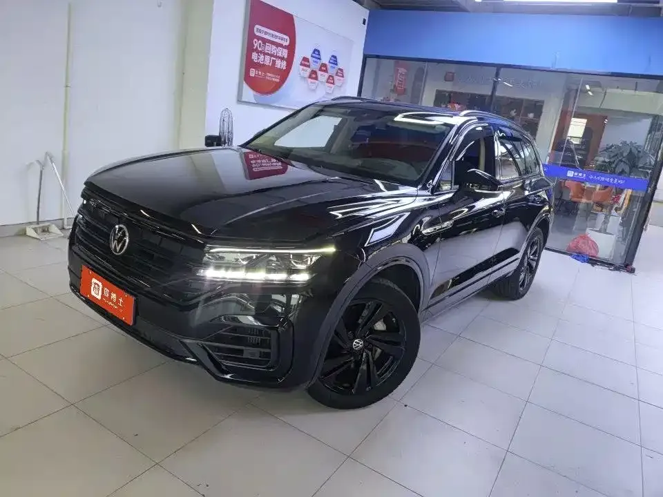 2023 Volkswagen Touareg 3.0TSI Black Sport Package