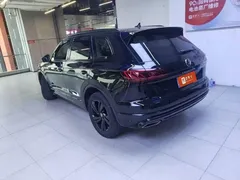 2023 Volkswagen Touareg 3.0TSI Black Sport Package, чёрный — фото 2