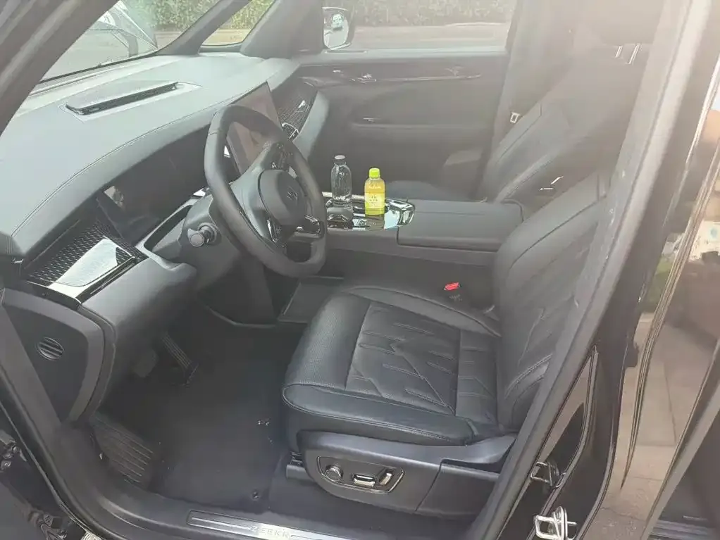2024 Zeekr 009 6-Seat Executive 4WD 108kWh