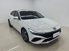 2023 Hyundai Elantra 1.5L CVT LUX Premium, белый — фото 3