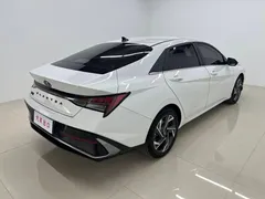2023 Hyundai Elantra 1.5L CVT LUX Premium, белый — фото 4