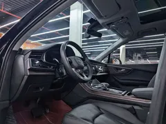 2023 Audi Q7 55 TFSI quattro S Premium, чёрный — фото 6