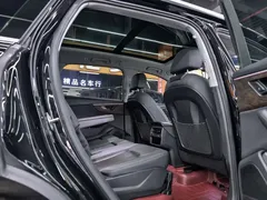 2023 Audi Q7 55 TFSI quattro S Premium, чёрный — фото 11