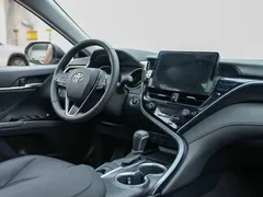 2021 Toyota Camry 2.0G Luxury, белый — фото 8