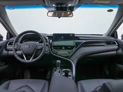 2021 Toyota Camry 2.0G Luxury, белый — фото 9