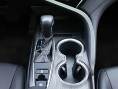 2021 Toyota Camry 2.0G Luxury, белый — фото 12