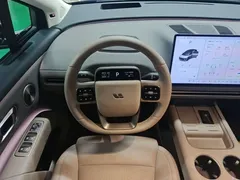 2025 Li Auto i8 Standard — фото 11