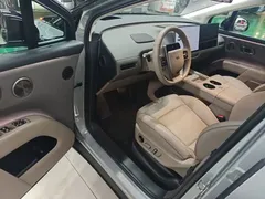 2025 Li Auto i8 Standard — фото 16