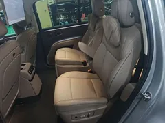 2025 Li Auto i8 Standard — фото 17