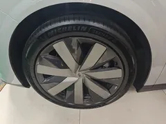 2025 Li Auto i8 Standard — фото 23