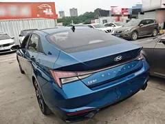 2021 Hyundai Elantra 1.5L CVT LUX Premium, синий — фото 5