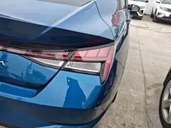 2021 Hyundai Elantra 1.5L CVT LUX Premium, синий — фото 8