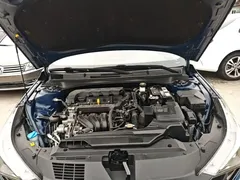 2021 Hyundai Elantra 1.5L CVT LUX Premium, синий — фото 20