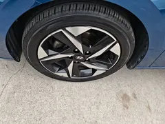 2021 Hyundai Elantra 1.5L CVT LUX Premium, синий — фото 23