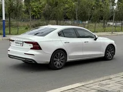 2022 Volvo S60 B4 Luxury, белый — фото 6