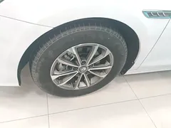 2021 BYD Qin PLUS DM-i PHEV 55km Premium, белый — фото 23
