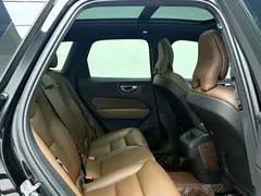2022 Volvo XC60 4WD Luxury, чёрный — фото 9