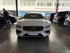 2022 Volvo V60 B4 Luxury, белый — фото 3