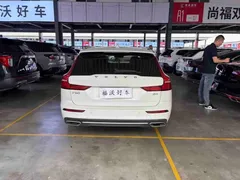 2022 Volvo V60 B4 Luxury, белый — фото 10