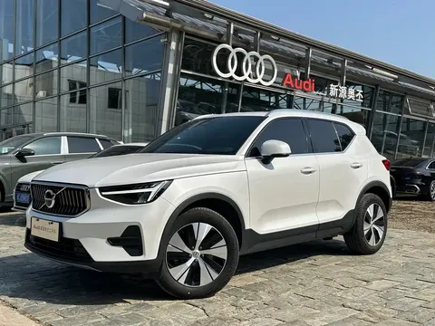 2023 Volvo XC40 Luxury