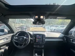 2023 Volvo XC40 Luxury, белый — фото 8
