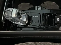 2023 Volvo XC40 Luxury, белый — фото 11
