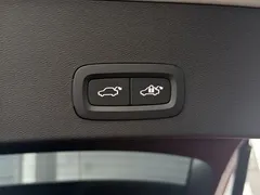 2023 Volvo XC40 Luxury, белый — фото 15
