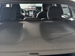 2023 Volvo XC40 Luxury, белый — фото 16