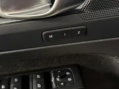 2023 Volvo XC40 Luxury, белый — фото 18