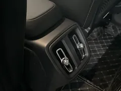2023 Volvo XC40 Luxury, белый — фото 25