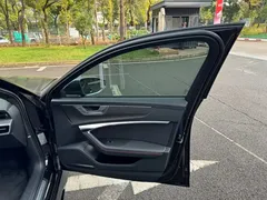 2022 Audi RS 6 4.0T Avant, чёрный — фото 25