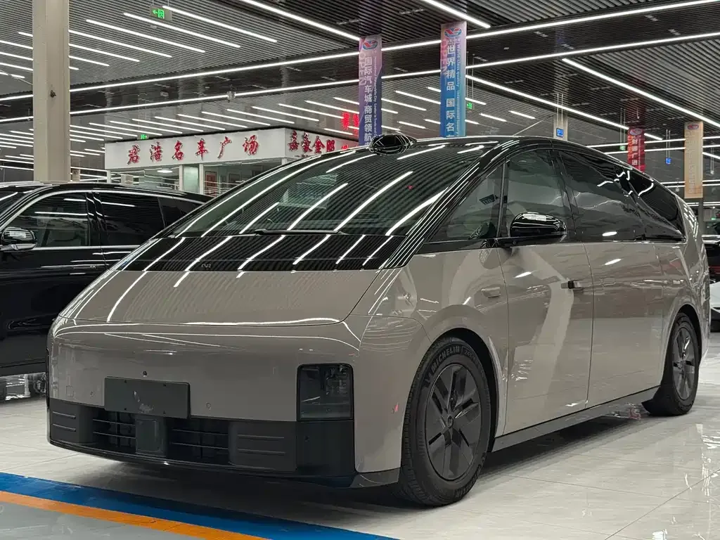 2024 Li Auto MEGA Ultra