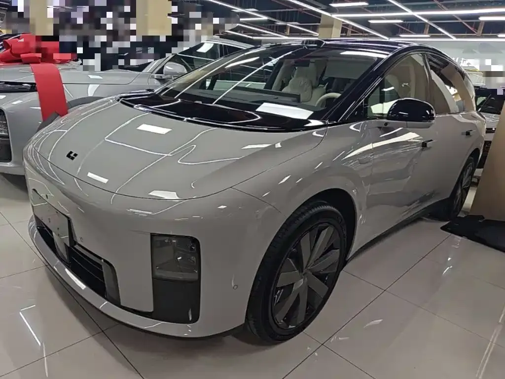 2025 Li Auto i8 Standard