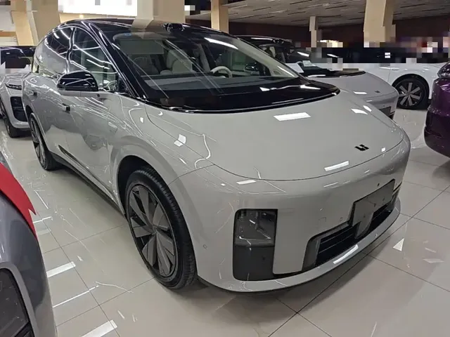 2025 Li Auto i8 Standard