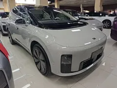 2025 Li Auto i8 Standard — фото 4