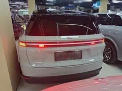 2025 Li Auto i8 Standard — фото 6