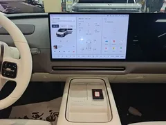 2025 Li Auto i8 Standard — фото 13