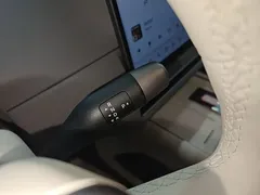 2025 Li Auto i8 Standard — фото 14