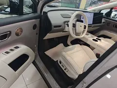 2025 Li Auto i8 Standard — фото 16
