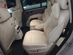 2025 Li Auto i8 Standard — фото 17