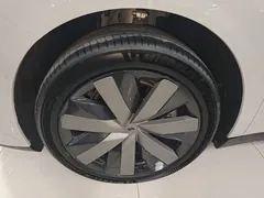2025 Li Auto i8 Standard — фото 23