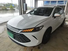 2025 BYD Qin PLUS DM-i PHEV Smart Driving 55km Leading, белый — фото 1